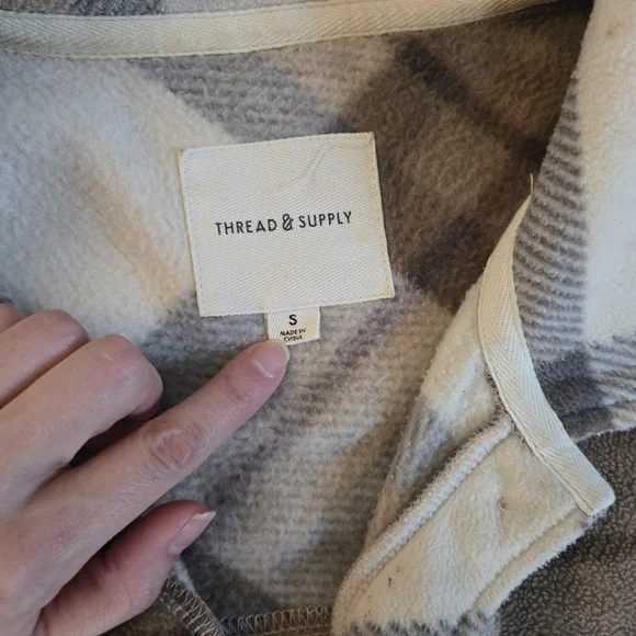Thread & Supply women's plaid polar fleece shacket neutral size Small - Picture 5 of 8